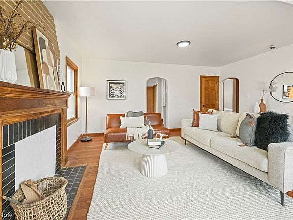 3rd image of 34 Helen Ave