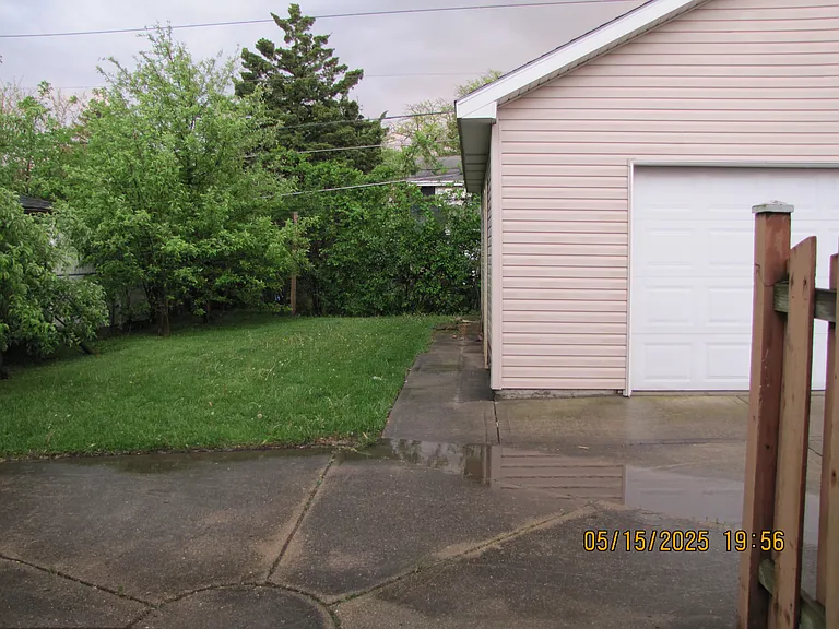 8833 Oswego Ave — Photo 4