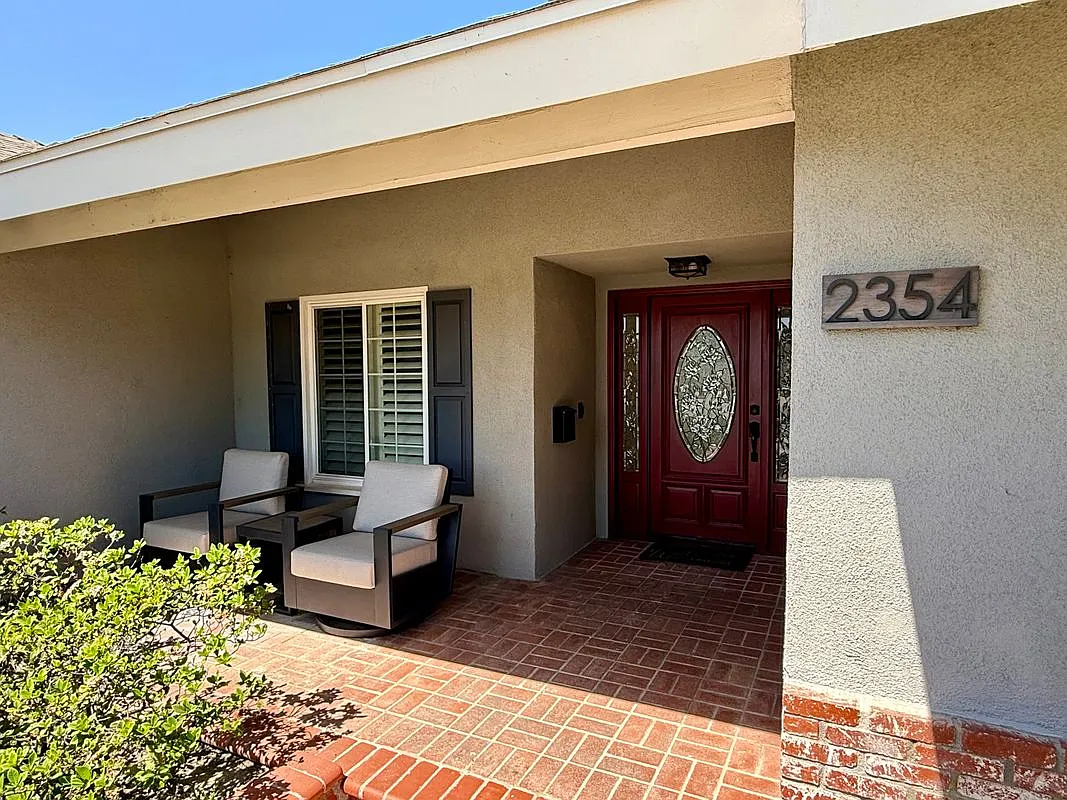 4 bed, 2.0 bath, 1876 sqft, $5,000 — Photo 2