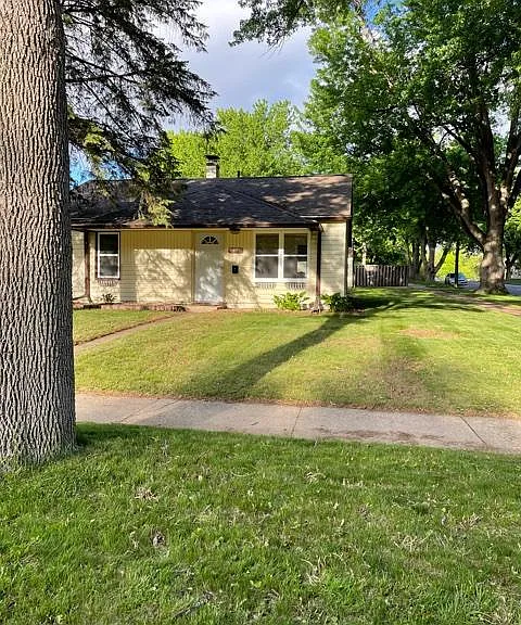 1932 S Covell Ave — Photo 1