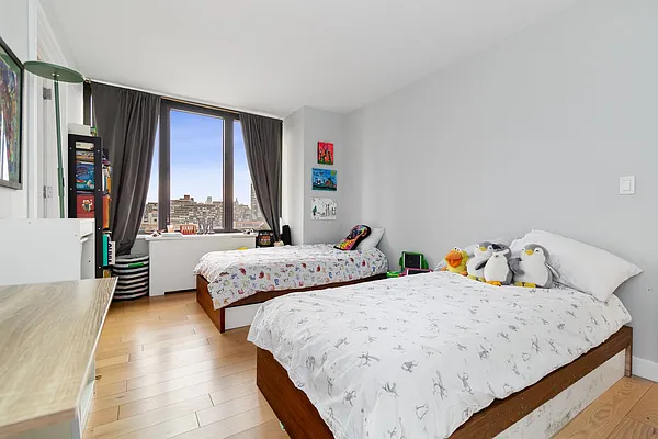 Sold by Jade Stone Real Estate Consulting | media 18