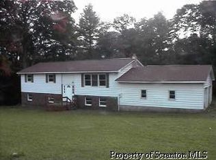 410 Hitchcock Rd, Lake Ariel, PA 18436