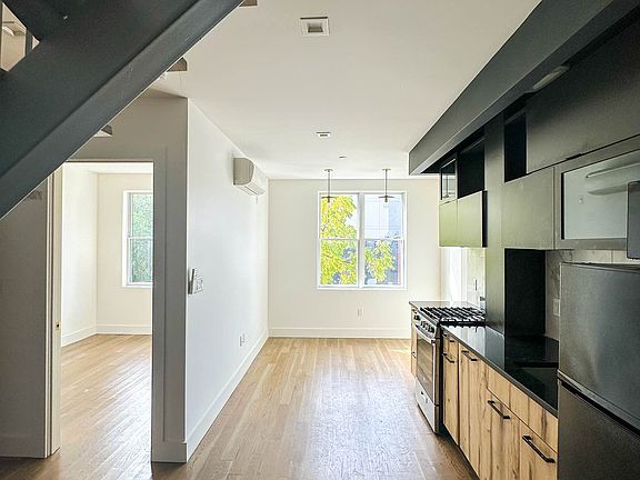 4th image of 1052 Dean St #4M