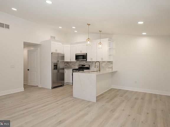 5th image of 728 Prince Ave