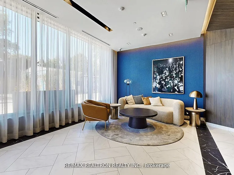 500 Dupont St #301 — Photo 7