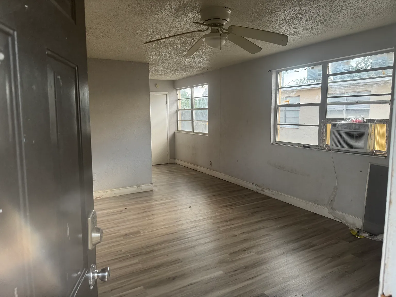 2 bed, 700 sqft, $850 — Photo 1