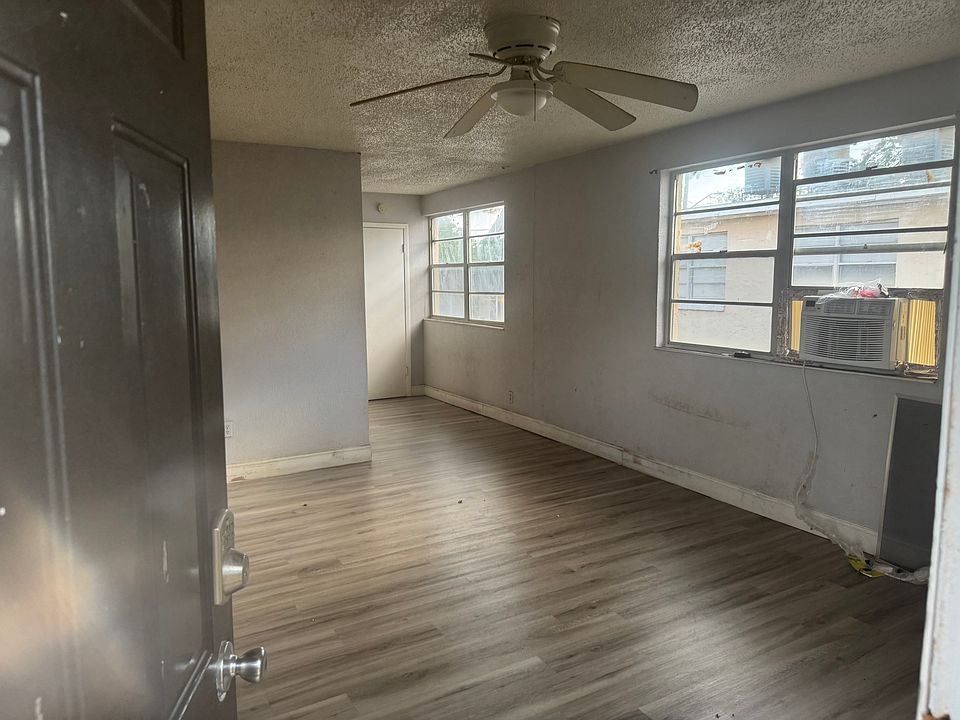 1st image of 1813 W 6th St APT 4