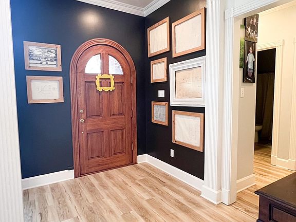 4th image of 111 Bayside Cir