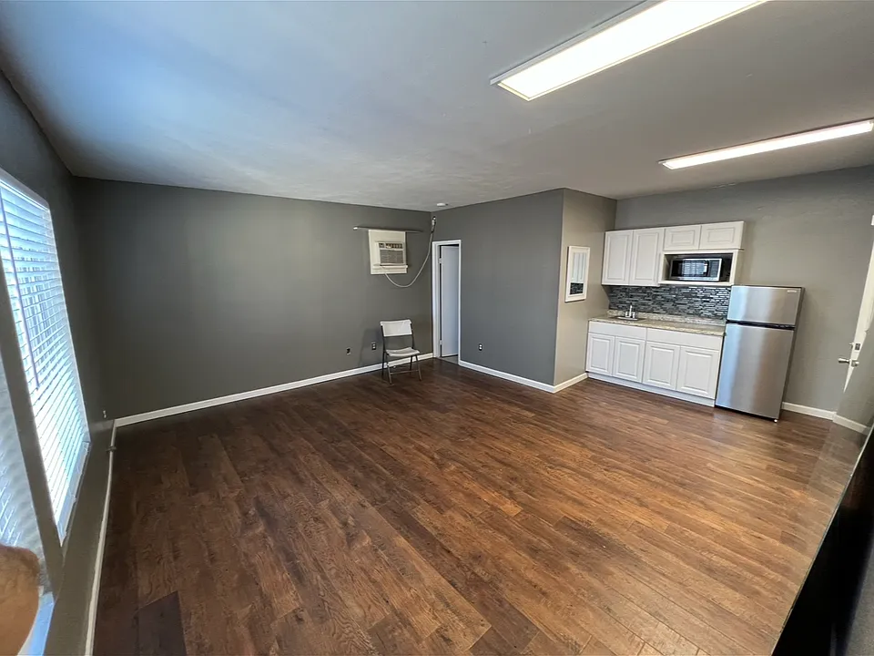 3275 Adams Ave