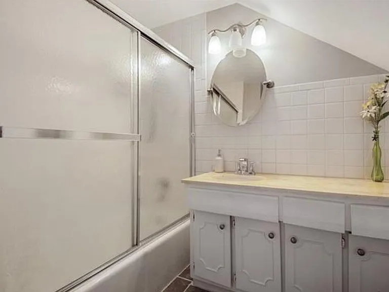 8416 State Line Rd — Photo 21