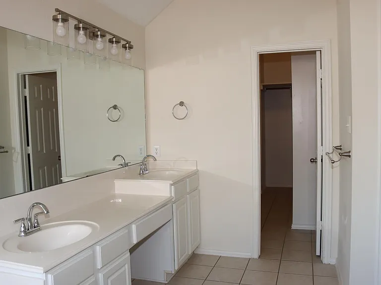 1548 Idlewild Dr — Photo 9