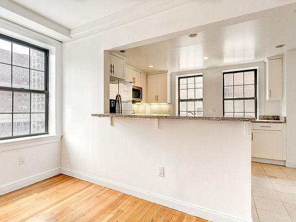 4th image of 17 Park Ave APT 1101