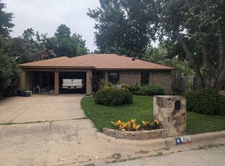 7133 Green Meadow Dr, Fort Worth, TX 76112