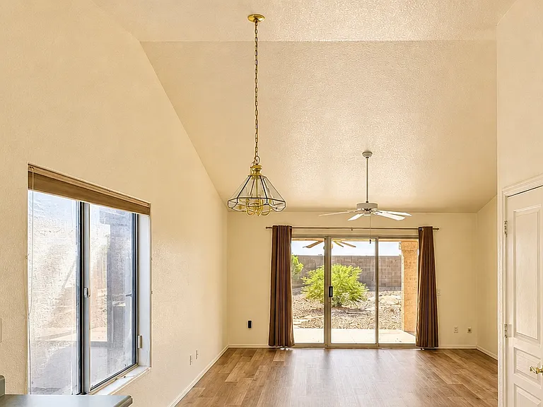 860 S Pineview Dr — Photo 4