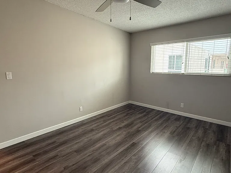 502 Avenue G — Photo 9