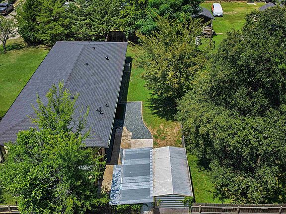 4th image of 105 S Church Ave