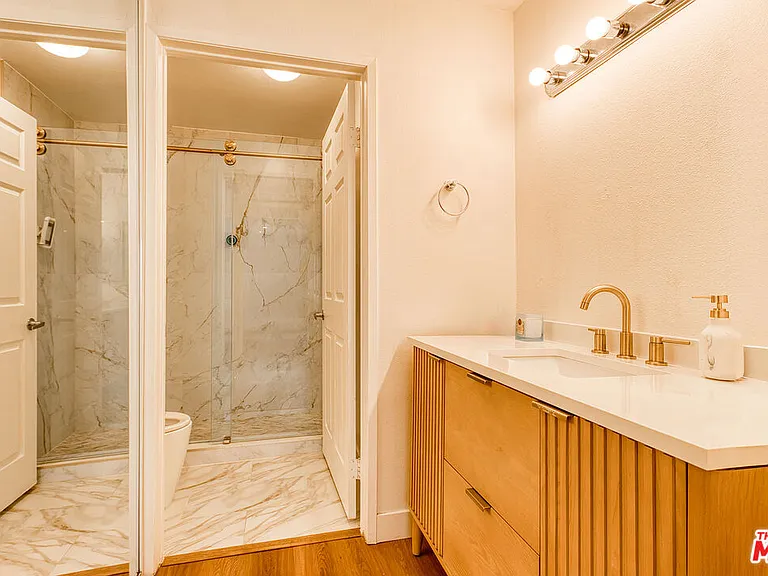 5510 Owensmouth Ave #218 — Photo 10