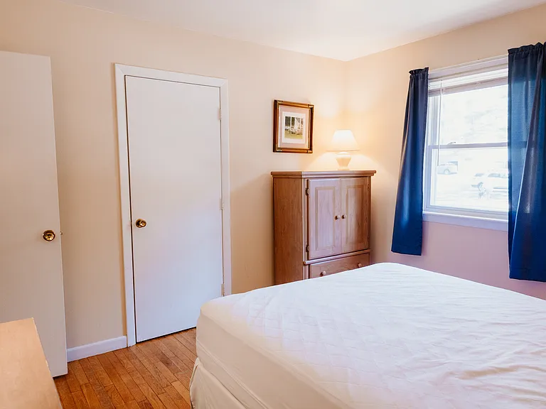 216 E Grand Ave — Photo 25