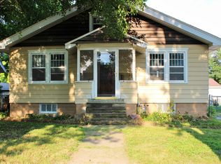 319 S Vermont Ave, Mason City, IA 50401