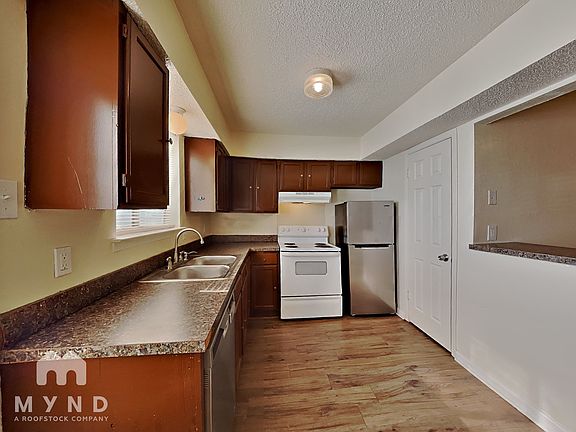5th image of 2806 Wimbledon Ct APT B
