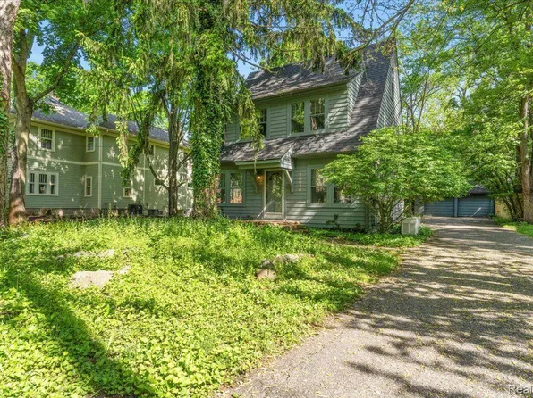 26070 Carol Ave, Franklin, MI 48025