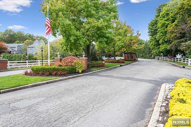 1st image of 628 Fairfax Dr
