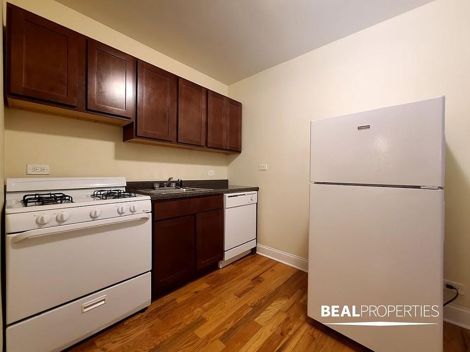 1st image of 1347 N Dearborn St APT 203