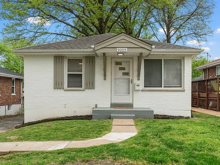 9009 Gedde Ave — Photo 1