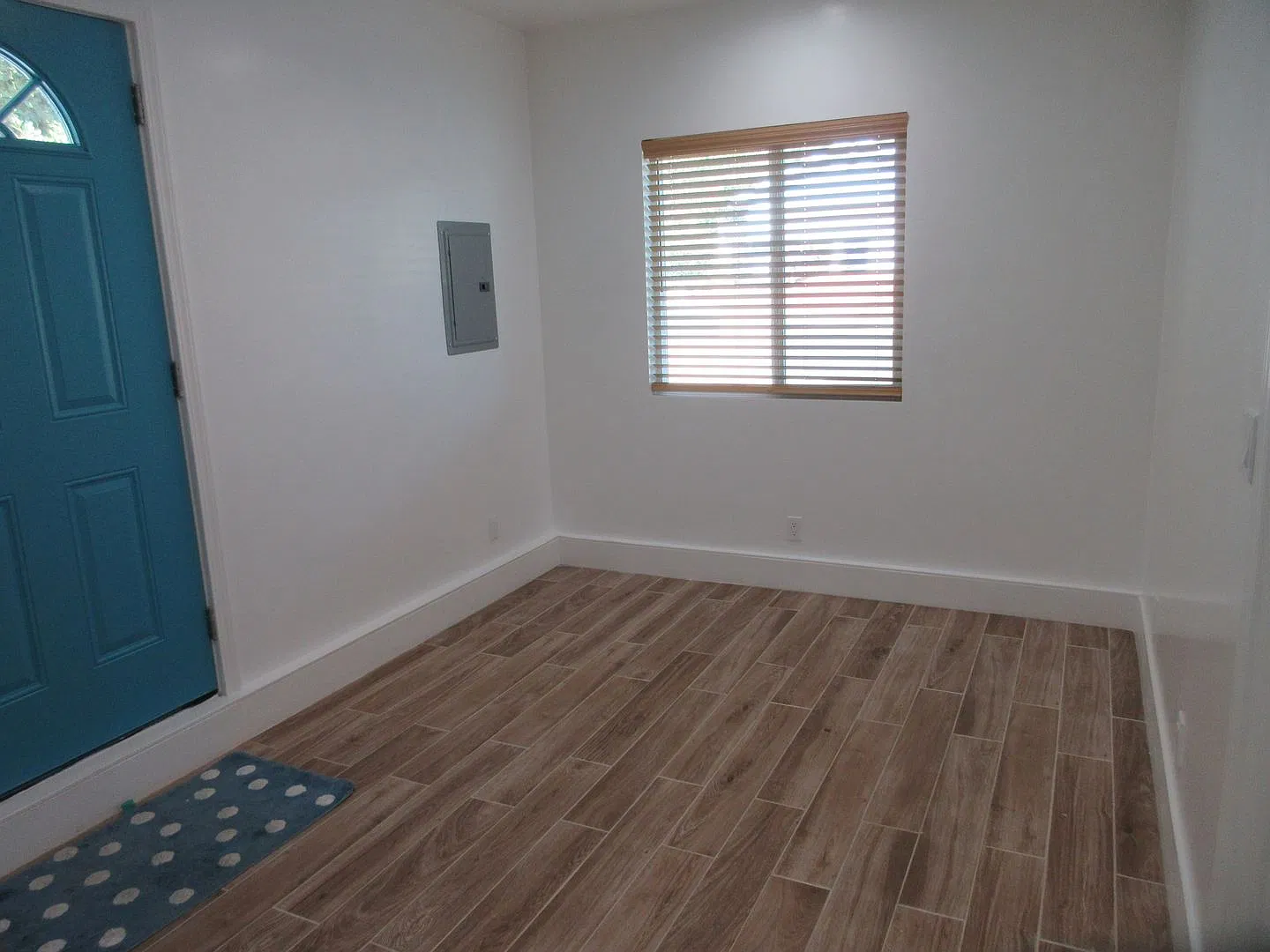 Duggan Property Management Inc Presents: Gorgeous Porter Ranch ADU on Amigo — Photo 2