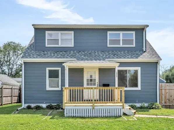 1049 Staub Ct NE, Cedar Rapids, IA 52402