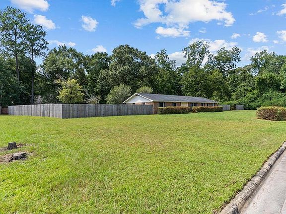 2nd image of 101 Bridlewood Cir