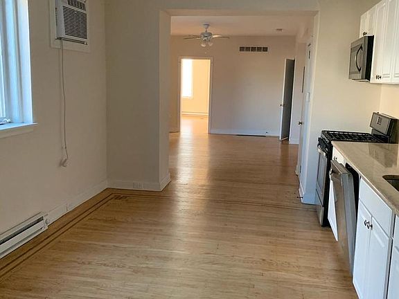 5th image of 107 E Lancaster Ave