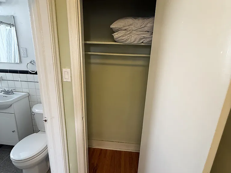 51 Queen St E #1 — Photo 6