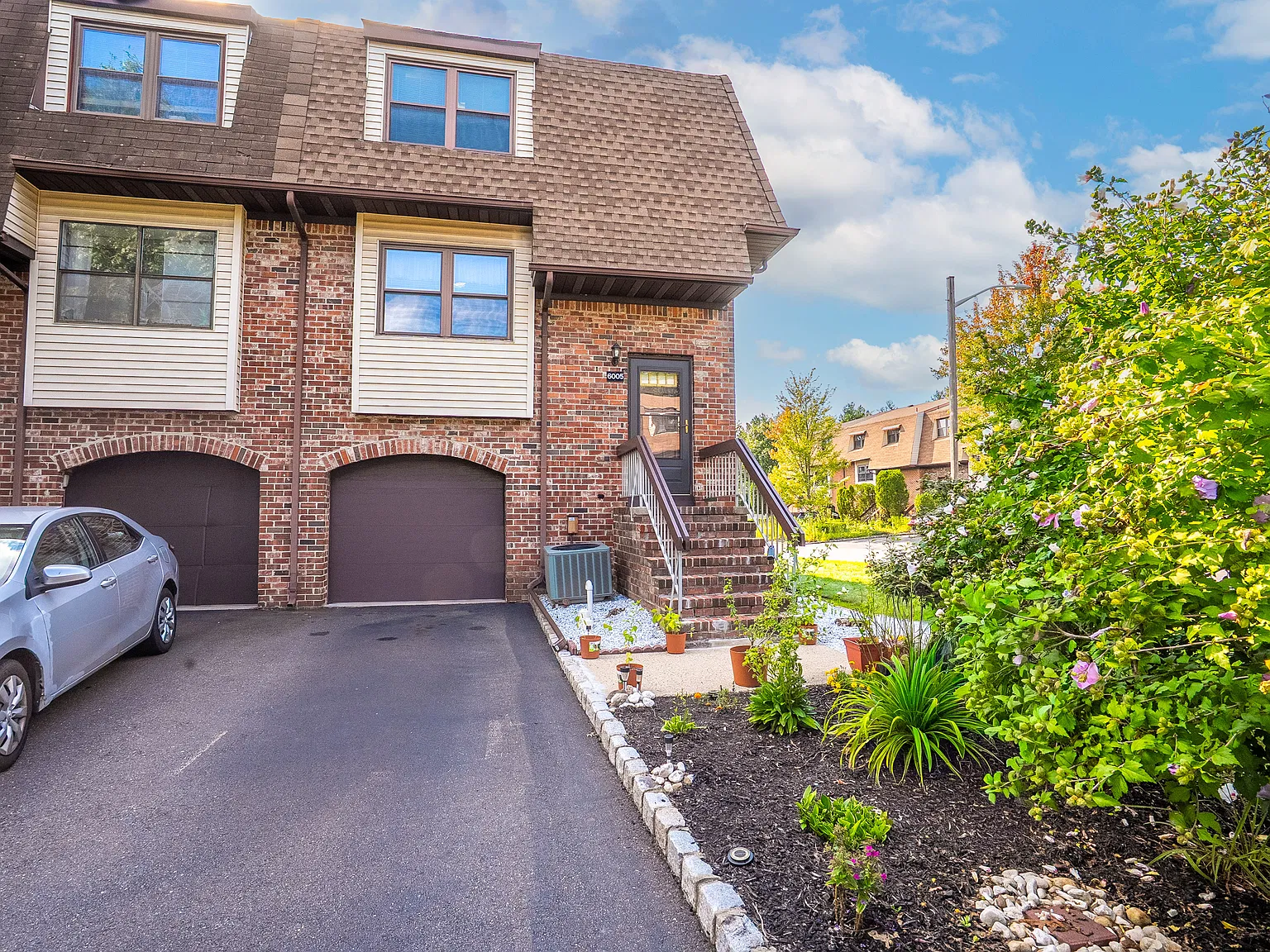 2 bed, 2.5 bath, 1334 sqft, $2,800 — Photo 3