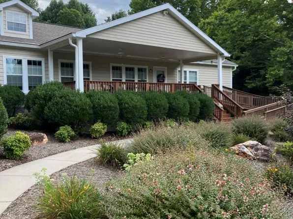 212 S Country Club Dr, Cullowhee, NC 28723