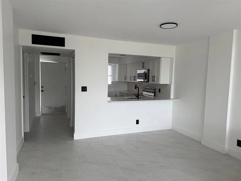 112 Royal Park Dr #4B — Photo 11