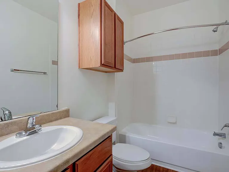 Ethan Pointe Apartments — Photo 28