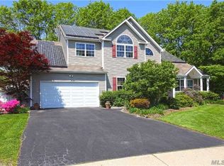 37 Justin Cir, Port Jefferson Station, NY 11776