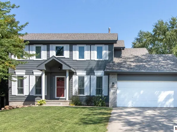 2124 Betsy Ave, Papillion, NE 68133