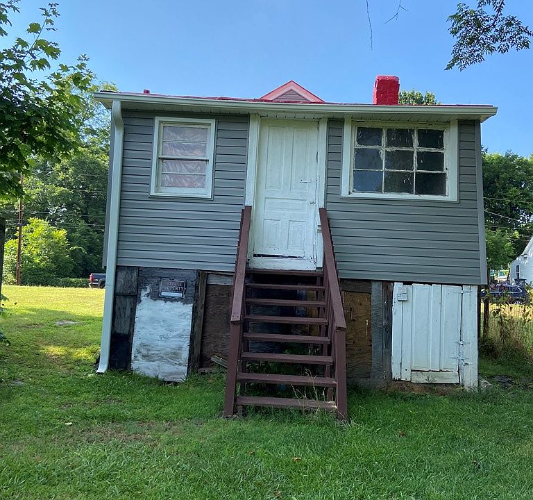 2nd image of 885 Lee St