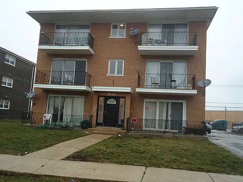 8112 W Marion St #2W Photo 1 8112 W Marion St #2W Photo 1