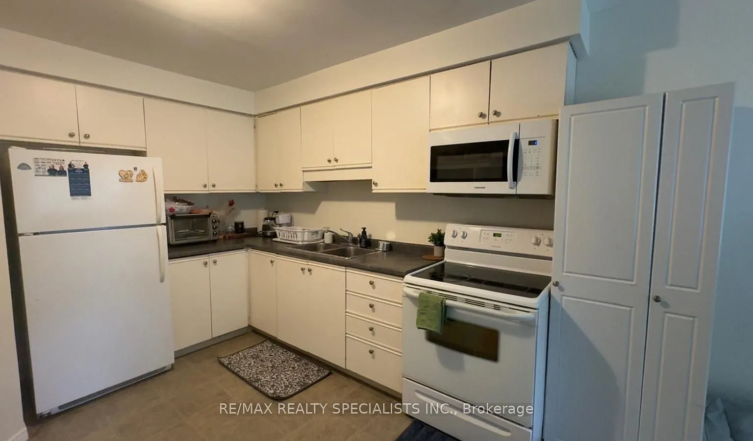 3 bed, $2,400 — Photo 2