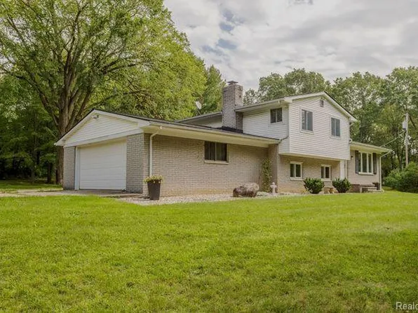 3450 Gardner Rd, Oxford, MI 48371