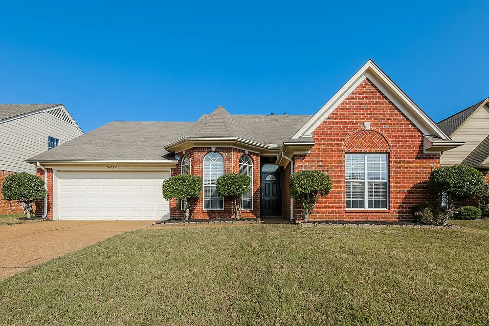 4 bed, 2.0 bath, 2152 sqft, $3,040 — Photo 1