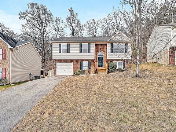 2nd image of 1932 Connors Ct