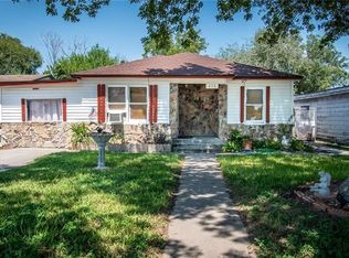 121 W Ave E, Robstown, TX 78380