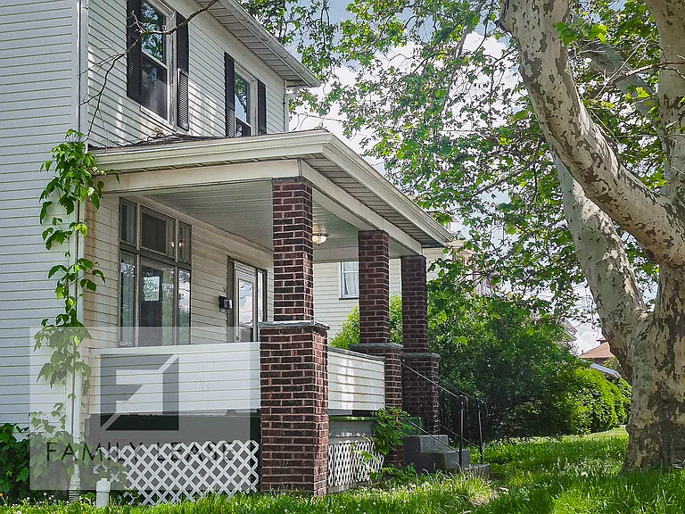 1701 Huron Ave — Photo 2