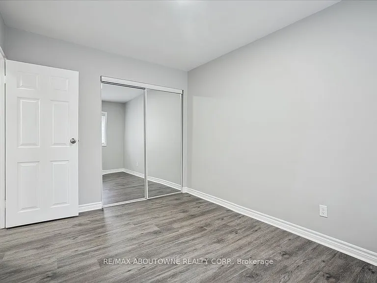 2354 Queensway Dr #2 — Photo 17