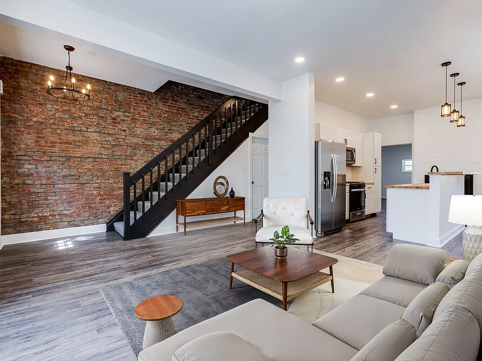 915 Industry St