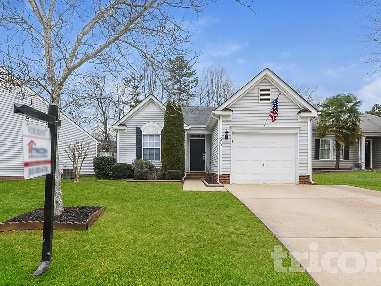 3010 Great Falls Dr — Photo 1